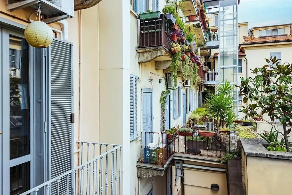 Apartment Suite Alessandro 10 Mins Duomo Milan Italy